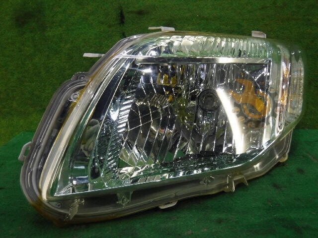 Toyota Axio 2010 Headlamp