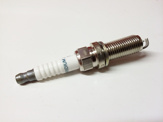 90919-01210 TOYOTA SPARK PLUG PRADO-2002-2005